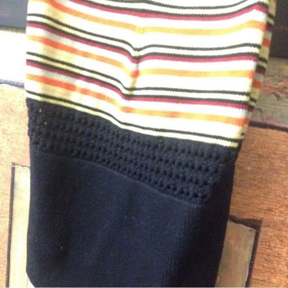 Vintage Easel Crochet Top - Picture 2 of 5